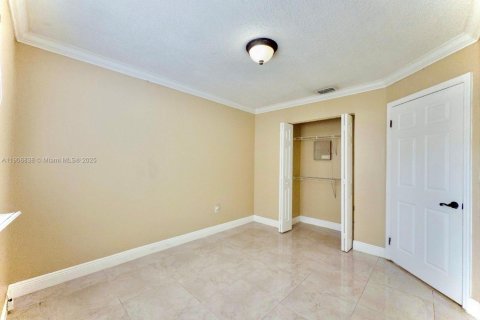 Casa en venta en Miami, Florida, 3 dormitorios, 130.62 m2 № 1965829 - foto 14