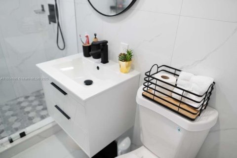 House in Miami Gardens, Florida 2 bedrooms, 88.26 sq.m. № 1930223 - photo 13