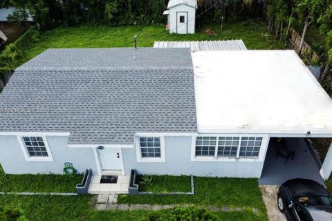 House in Miami Gardens, Florida 2 bedrooms, 88.26 sq.m. № 1930223 - photo 28