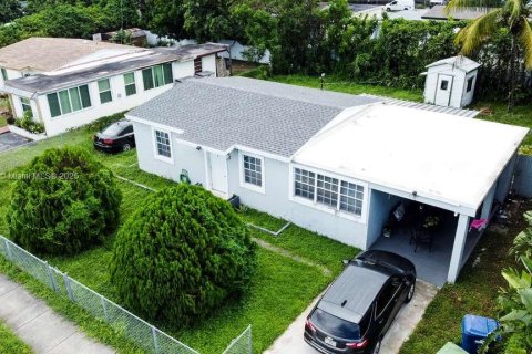 House in Miami Gardens, Florida 2 bedrooms, 88.26 sq.m. № 1930223 - photo 2