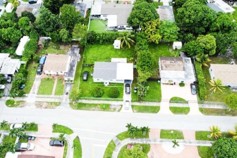 House in Miami Gardens, Florida 2 bedrooms, 88.26 sq.m. № 1930223 - photo 21