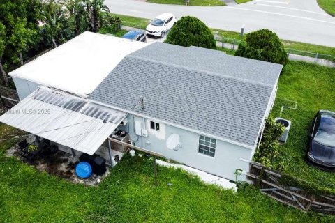 House in Miami Gardens, Florida 2 bedrooms, 88.26 sq.m. № 1930223 - photo 24