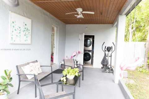 House in Miami Gardens, Florida 2 bedrooms, 88.26 sq.m. № 1930223 - photo 17