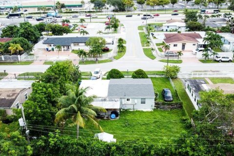 House in Miami Gardens, Florida 2 bedrooms, 88.26 sq.m. № 1930223 - photo 26