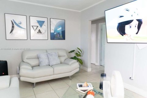 House in Miami Gardens, Florida 2 bedrooms, 88.26 sq.m. № 1930223 - photo 7