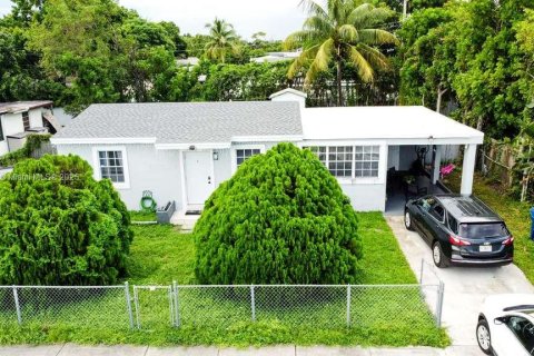 House in Miami Gardens, Florida 2 bedrooms, 88.26 sq.m. № 1930223 - photo 27