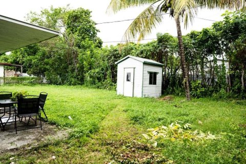 House in Miami Gardens, Florida 2 bedrooms, 88.26 sq.m. № 1930223 - photo 18