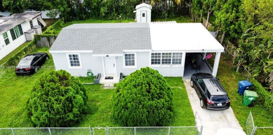 House in Miami Gardens, Florida 2 bedrooms, 88.26 sq.m. № 1930223