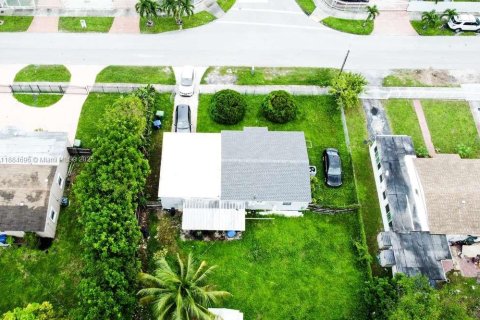 House in Miami Gardens, Florida 2 bedrooms, 88.26 sq.m. № 1930223 - photo 29