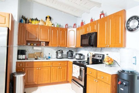 House in Miami Gardens, Florida 2 bedrooms, 88.26 sq.m. № 1930223 - photo 4