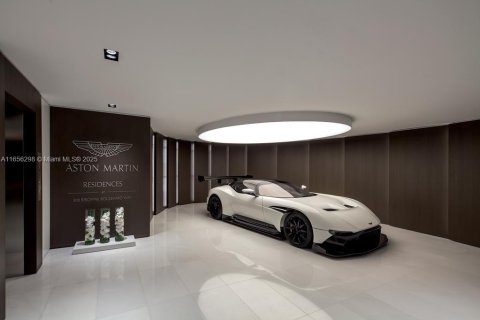 Condominio en venta en Miami, Florida, 7 dormitorios, 1845.78 m2 № 1865360 - foto 13