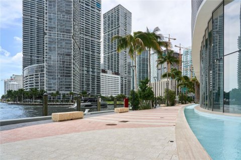 Condominio en venta en Miami, Florida, 7 dormitorios, 1845.78 m2 № 1865360 - foto 16