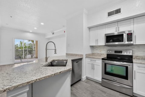 Condo in Altamonte Springs, Florida, 2 bedrooms  № 2230704 - photo 24