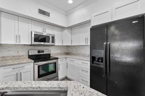 Condo in Altamonte Springs, Florida, 2 bedrooms  № 2230704 - photo 25