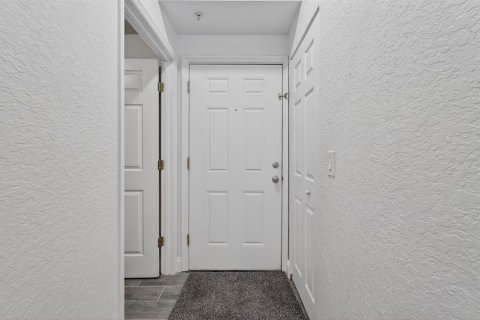 Condo in Altamonte Springs, Florida, 2 bedrooms  № 2230704 - photo 17
