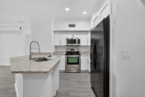 Condo in Altamonte Springs, Florida, 2 bedrooms  № 2230704 - photo 23