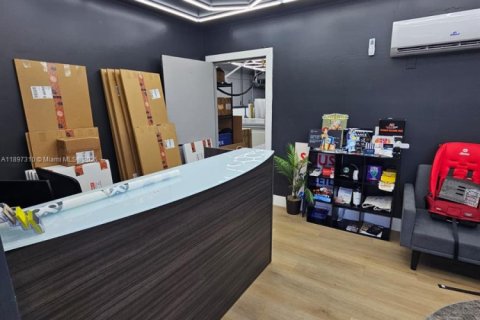 Immobilier commercial à Miami, Floride № 2038062