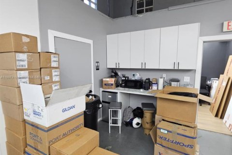 Immobilier commercial à vendre à Miami, Floride № 2038062 - photo 17