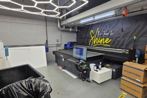 Immobilier commercial à vendre à Miami, Floride № 2038062 - photo 10