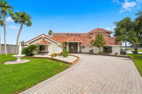 Casa en venta en Tampa, Florida, 6 dormitorios, 511.89 m2 № 2351958 - foto 2