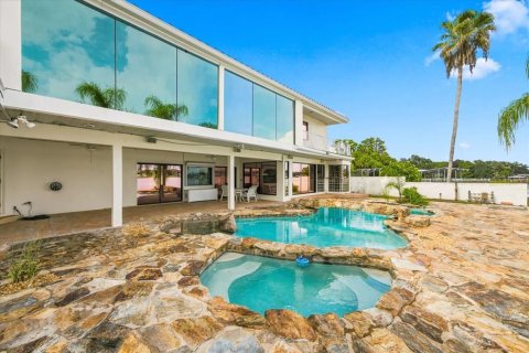 Casa en venta en Tampa, Florida, 6 dormitorios, 511.89 m2 № 2351958 - foto 13