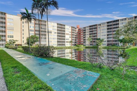 Copropriété à vendre à Miami, Floride: 2 chambres, 96.25 m2 № 1992459 - photo 24