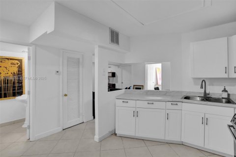 Copropriété à vendre à Miami, Floride: 2 chambres, 96.25 m2 № 1992459 - photo 6