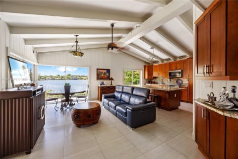 House in Miami, Florida 3 bedrooms, 229.28 sq.m. № 1842635 - photo 15