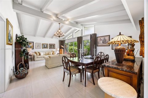 House in Miami, Florida 3 bedrooms, 229.28 sq.m. № 1842635 - photo 8