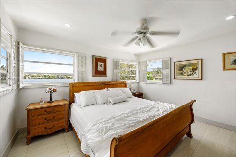 House in Miami, Florida 3 bedrooms, 229.28 sq.m. № 1842635 - photo 21