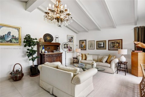 House in Miami, Florida 3 bedrooms, 229.28 sq.m. № 1842635 - photo 11