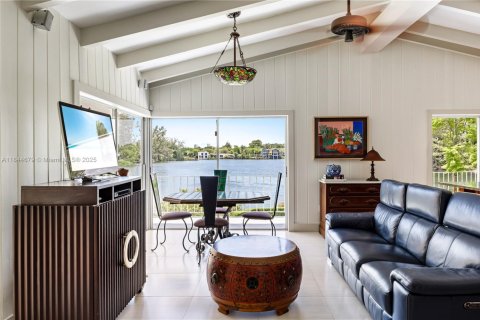 House in Miami, Florida 3 bedrooms, 229.28 sq.m. № 1842635 - photo 16