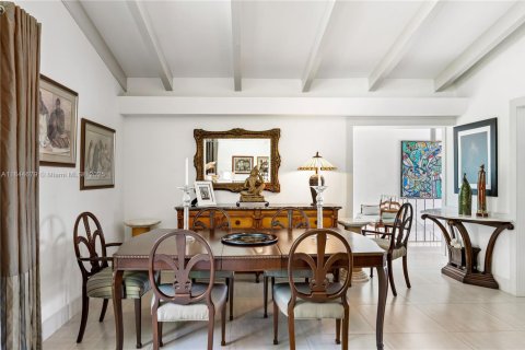 House in Miami, Florida 3 bedrooms, 229.28 sq.m. № 1842635 - photo 26