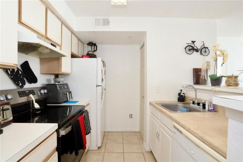 Condo in Kissimmee, Florida, 2 bedrooms № 2211385 - photo 5