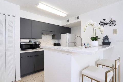 Condo in Kissimmee, Florida, 2 bedrooms № 2211385 - photo 4