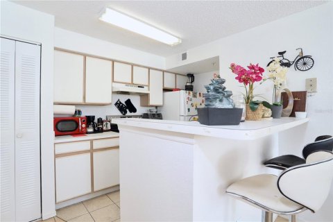 Condo in Kissimmee, Florida, 2 bedrooms № 2211385 - photo 3