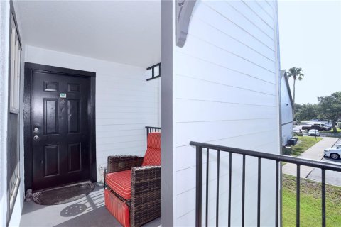 Condo in Kissimmee, Florida, 2 bedrooms № 2211385 - photo 2