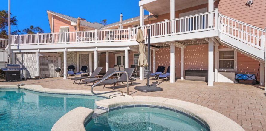 House in Miramar Beach, Florida 5 bedrooms, 338.91 sq.m. № 559839