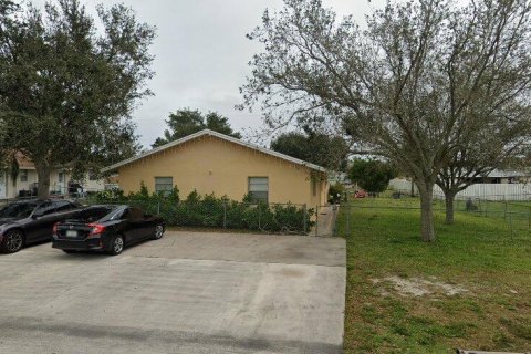 Propiedad comercial en West Palm Beach, Florida 195.09 m2 № 2146205