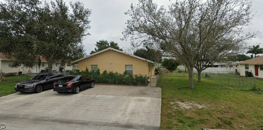 Commercial property in West Palm Beach, Florida 195.09 sq.m. № 2146205