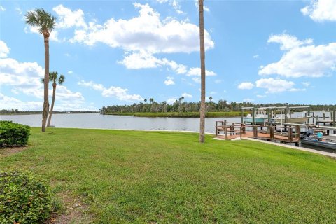 Condo in Crystal River, Florida, 2 bedrooms  № 1903501 - photo 4