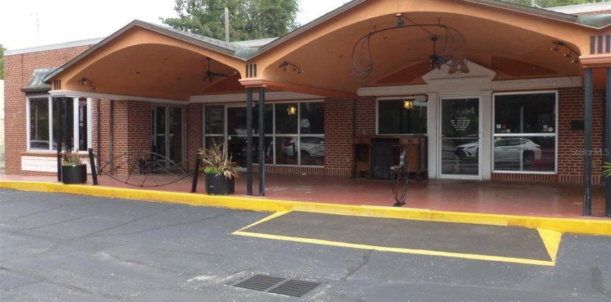 Commercial property in Gainesville, Florida 114.27 sq.m. № 2103955