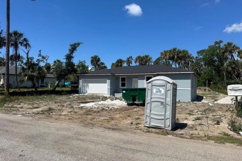 Casa en venta en Port Charlotte, Florida, 4 dormitorios, 151.99 m2 № 1757156 - foto 2