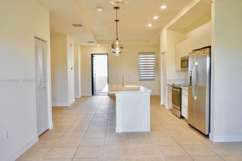 Copropriété à louer à Doral, Floride: 2 chambres, 105.44 m2 № 2080085 - photo 4