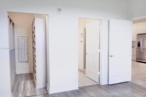 Copropriété à louer à Doral, Floride: 2 chambres, 105.44 m2 № 2080085 - photo 17
