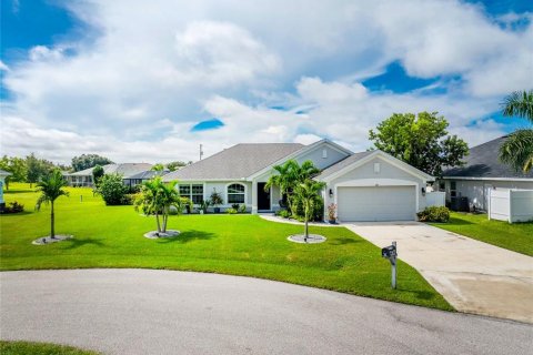 House in Punta Gorda, Florida 3 bedrooms, 187.2 sq.m. № 1903515 - photo 1