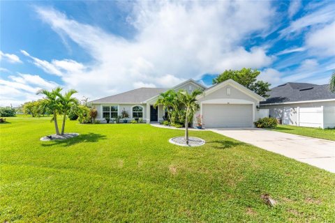 House in Punta Gorda, Florida 3 bedrooms, 187.2 sq.m. № 1903515 - photo 2