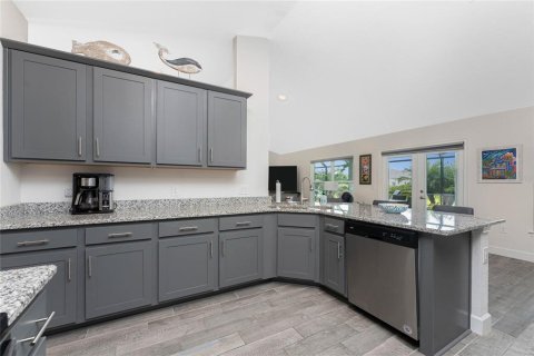 House in Punta Gorda, Florida 3 bedrooms, 187.2 sq.m. № 1903515 - photo 23