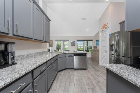 House in Punta Gorda, Florida 3 bedrooms, 187.2 sq.m. № 1903515 - photo 22