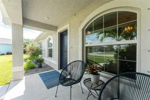 House in Punta Gorda, Florida 3 bedrooms, 187.2 sq.m. № 1903515 - photo 3